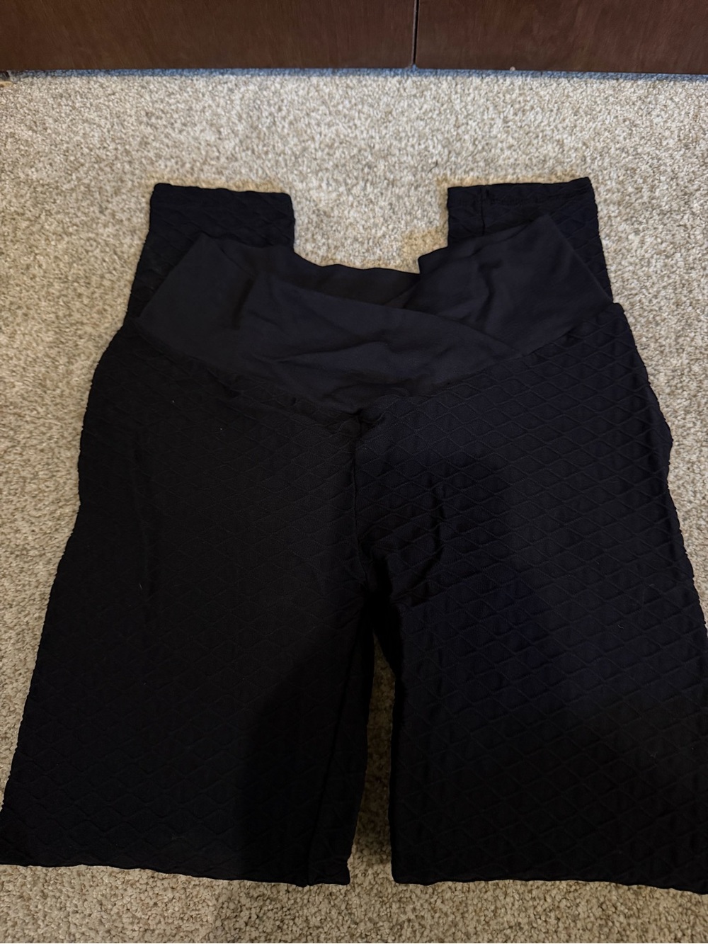 Women’s Black cross waist Booty scrunch leggings